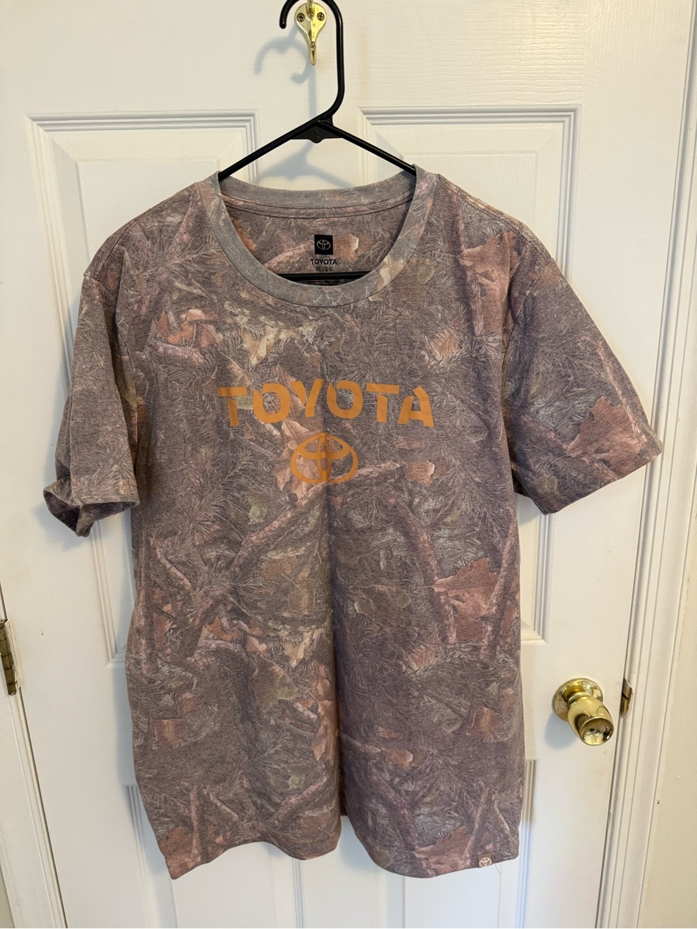 Men's Toyota Short-Sleeve Logo T-Shirt in Brown Camo